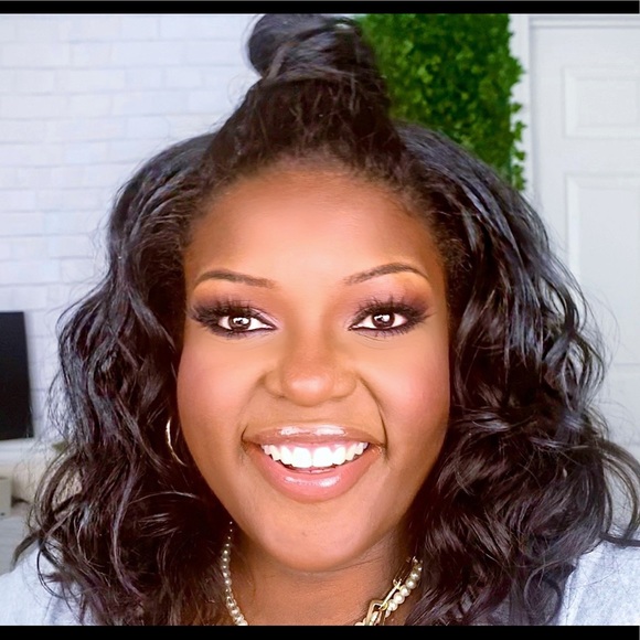 Meet your Posher, Juliana - Picture 1 of 1